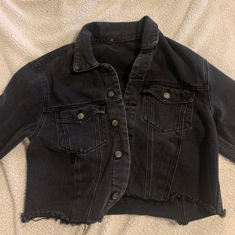 black cropped denim jacket!
